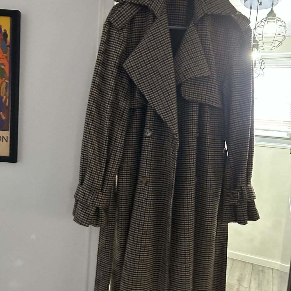 Very versatile coat/raincoat, black-brown-beige check.